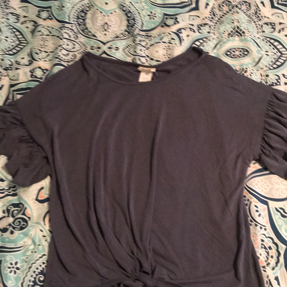 Cute grey top with tie in front